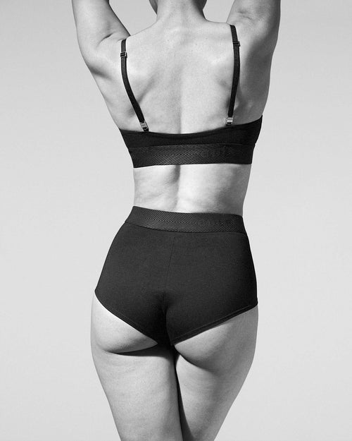 Model is 175 cm/ 5’9’’ and wears size S